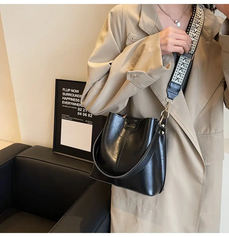 Women's Crossbody Bag Brown Leather 2025 — feature 12