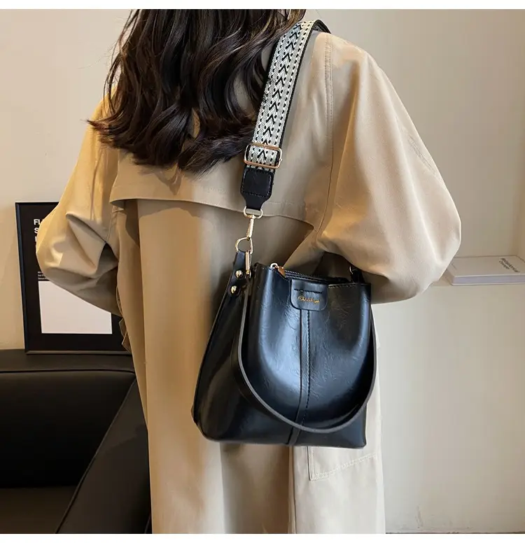 Women's Crossbody Bag Brown Leather 2025 — feature 13