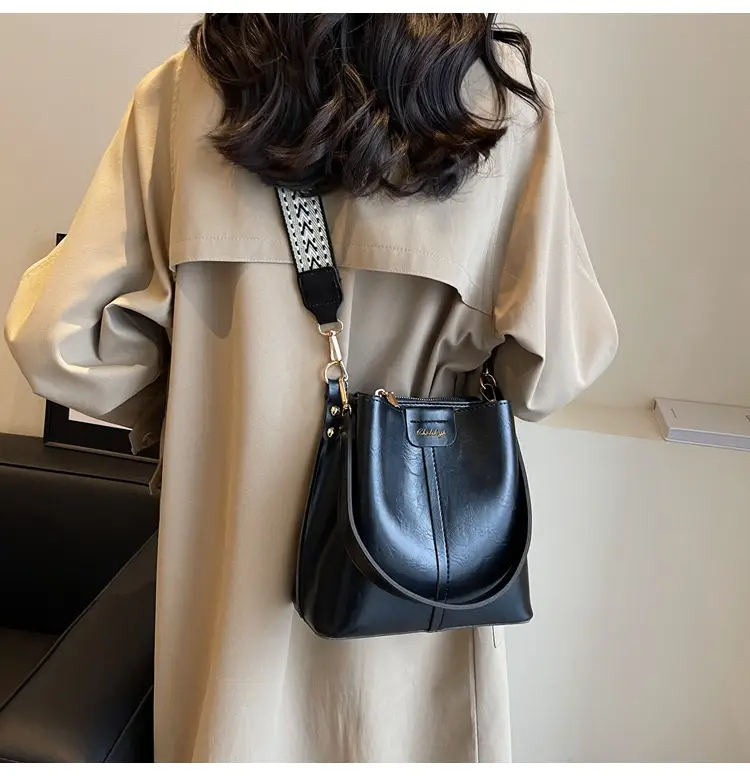 Women's Crossbody Bag Brown Leather 2025 — feature 14