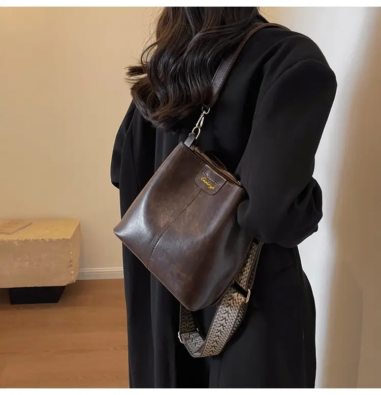 Women's Crossbody Bag Brown Leather 2025 — feature 18