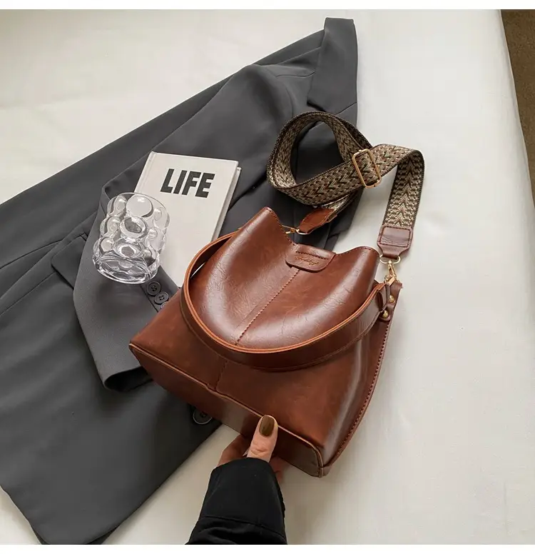 Women's Crossbody Bag Brown Leather 2025 — feature 4