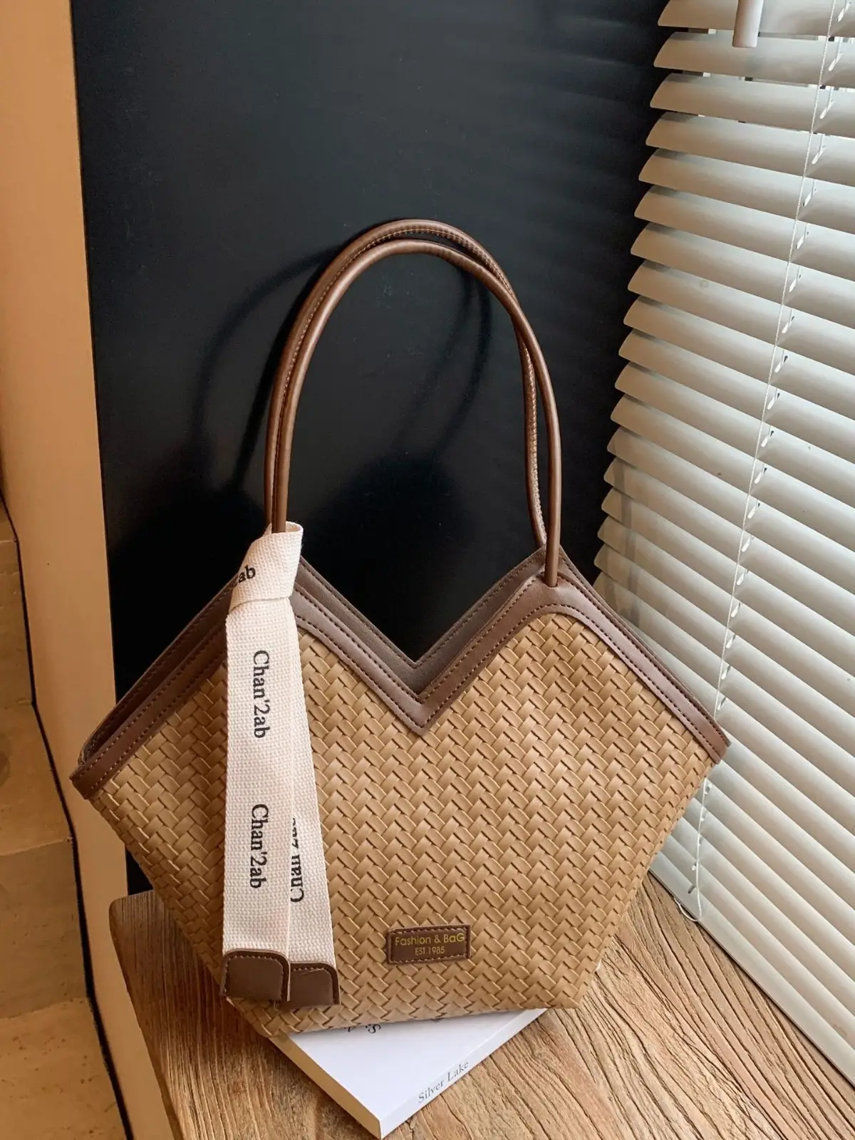 Retro Woven Shoulder Bag Women 2025 High-End Fashion - Image 6