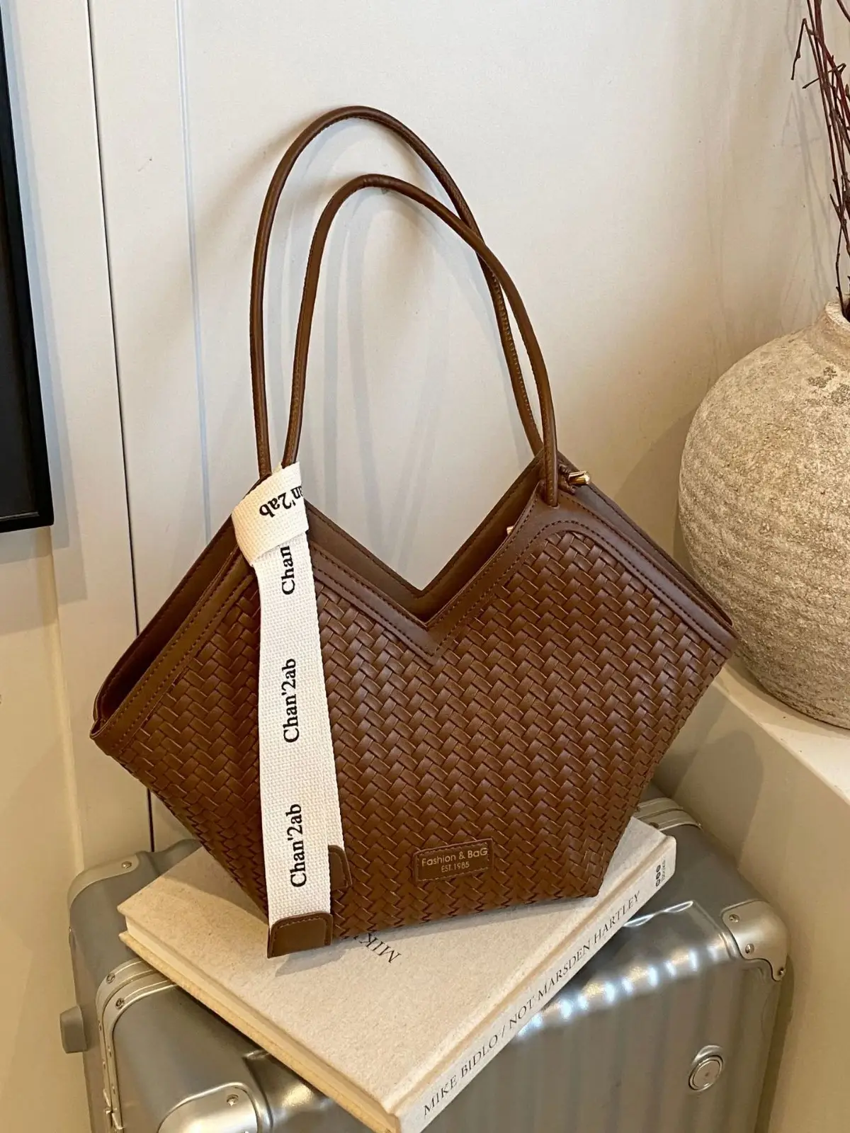 Retro Woven Shoulder Bag Women 2025 High-End Fashion - Image 8