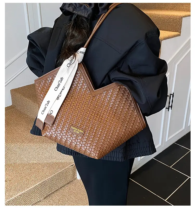 Retro Woven Shoulder Bag Women 2025 High-End Fashion — feature 2