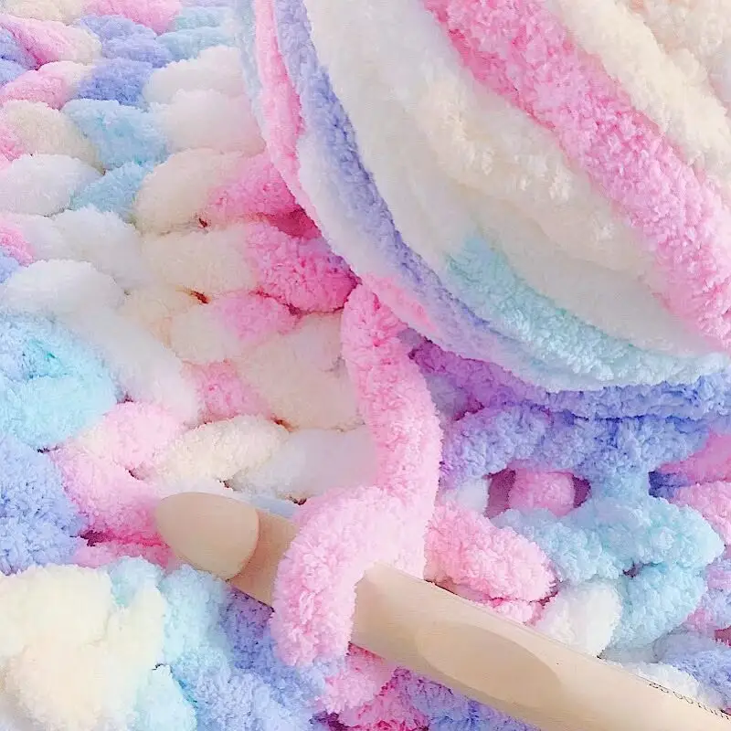 Cat Tail Thick Ice Stick Sausage Yarn Thick Wool Wrapped Around a Large Tree Hand-Knitted Crochet Bag Cushion Soft Finger-Knitted Blanket Yarn
