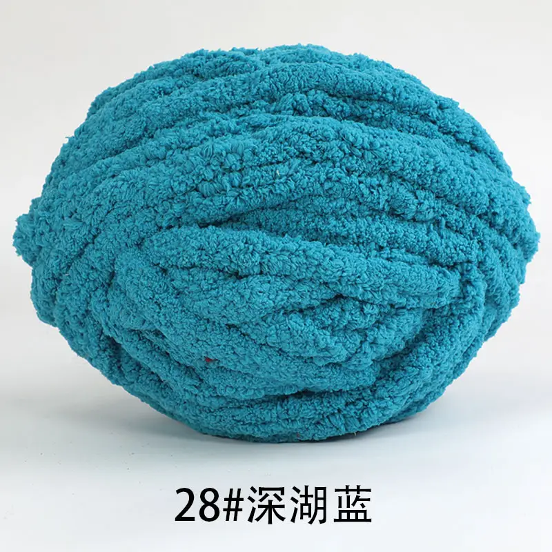 Cat Tail Thick Ice Stick Sausage Yarn Thick Wool Wrapped Around a Large Tree Hand-Knitted Crochet Bag Cushion Soft Finger-Knitted Blanket Yarn