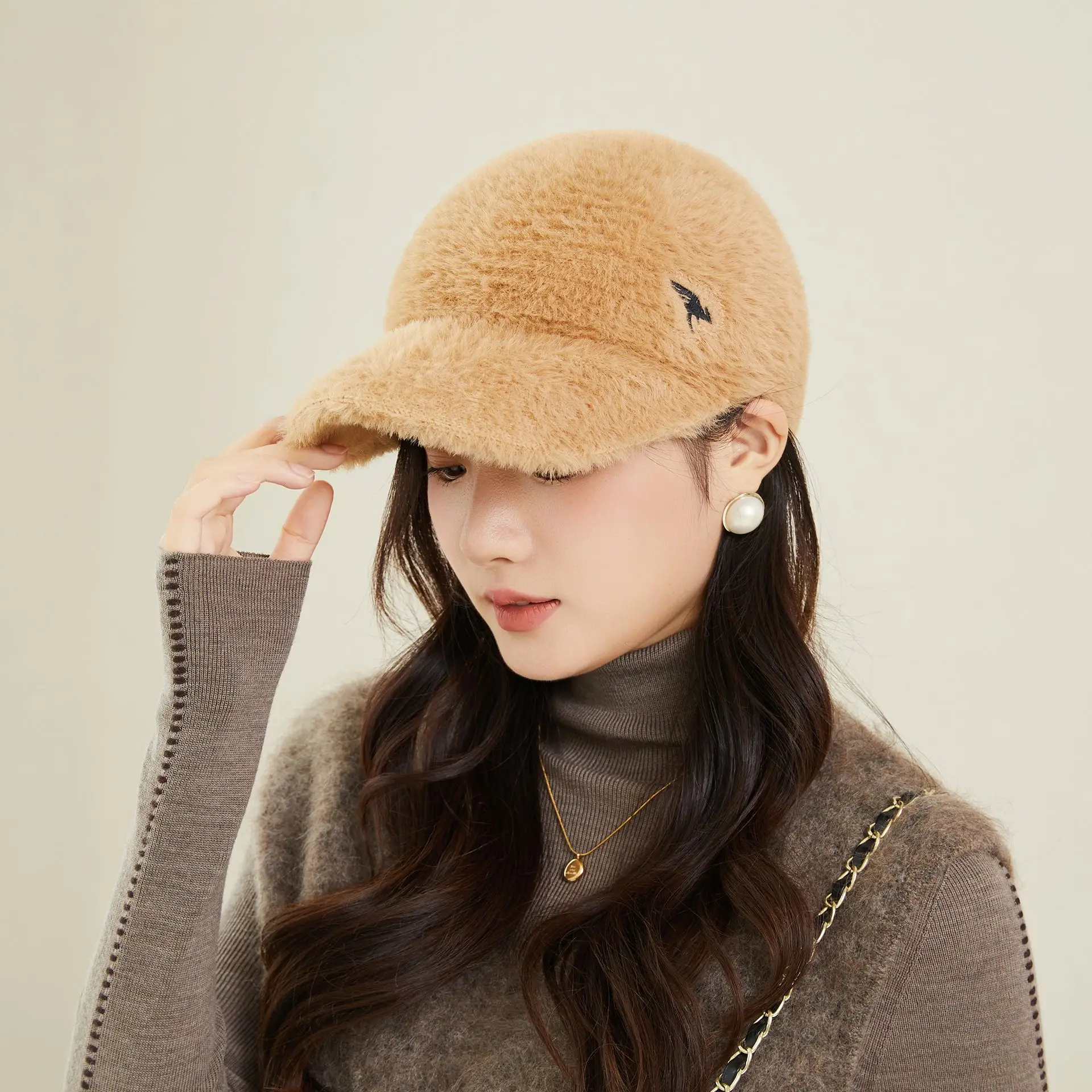 Women's Plush Baseball Cap Winter Cycling Warm Hat - Image 8
