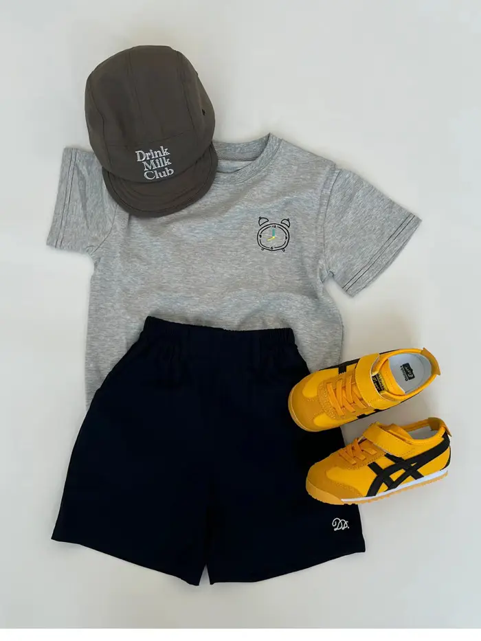 Kids Summer Suit Gray T-Shirt Embroidered Shorts Yellow Sneakers — feature 2