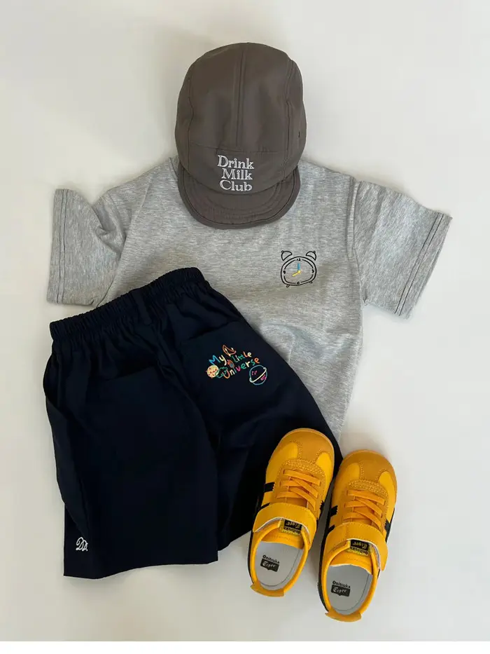 Kids Summer Suit Gray T-Shirt Embroidered Shorts Yellow Sneakers — feature 3