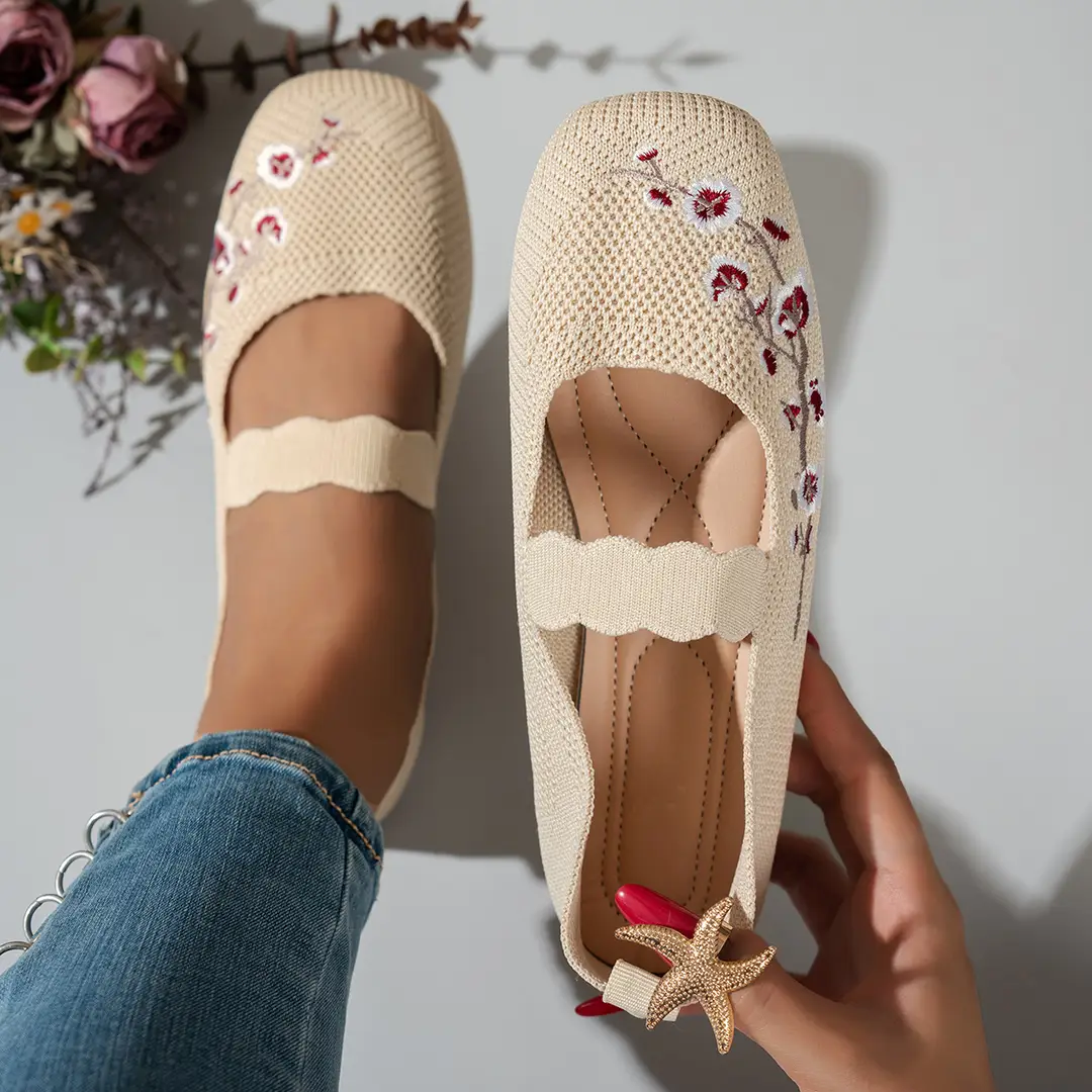 2025 Summer New European and American Export Large Size Round Toe Fly Woven Embroidered Fashion Lazy Slip-On Casual Shoes for Women - Image 3