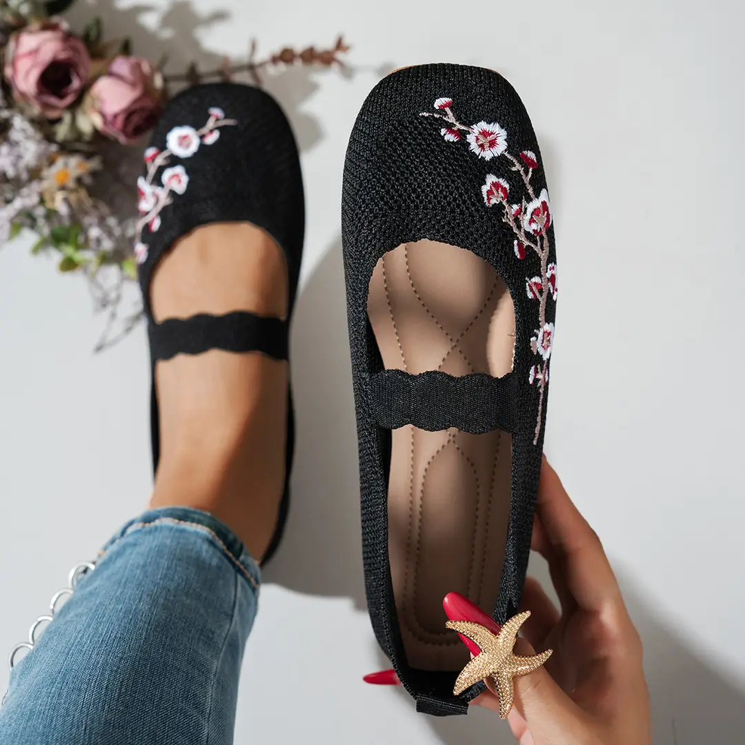 2025 Summer New European and American Export Large Size Round Toe Fly Woven Embroidered Fashion Lazy Slip-On Casual Shoes for Women - Image 4