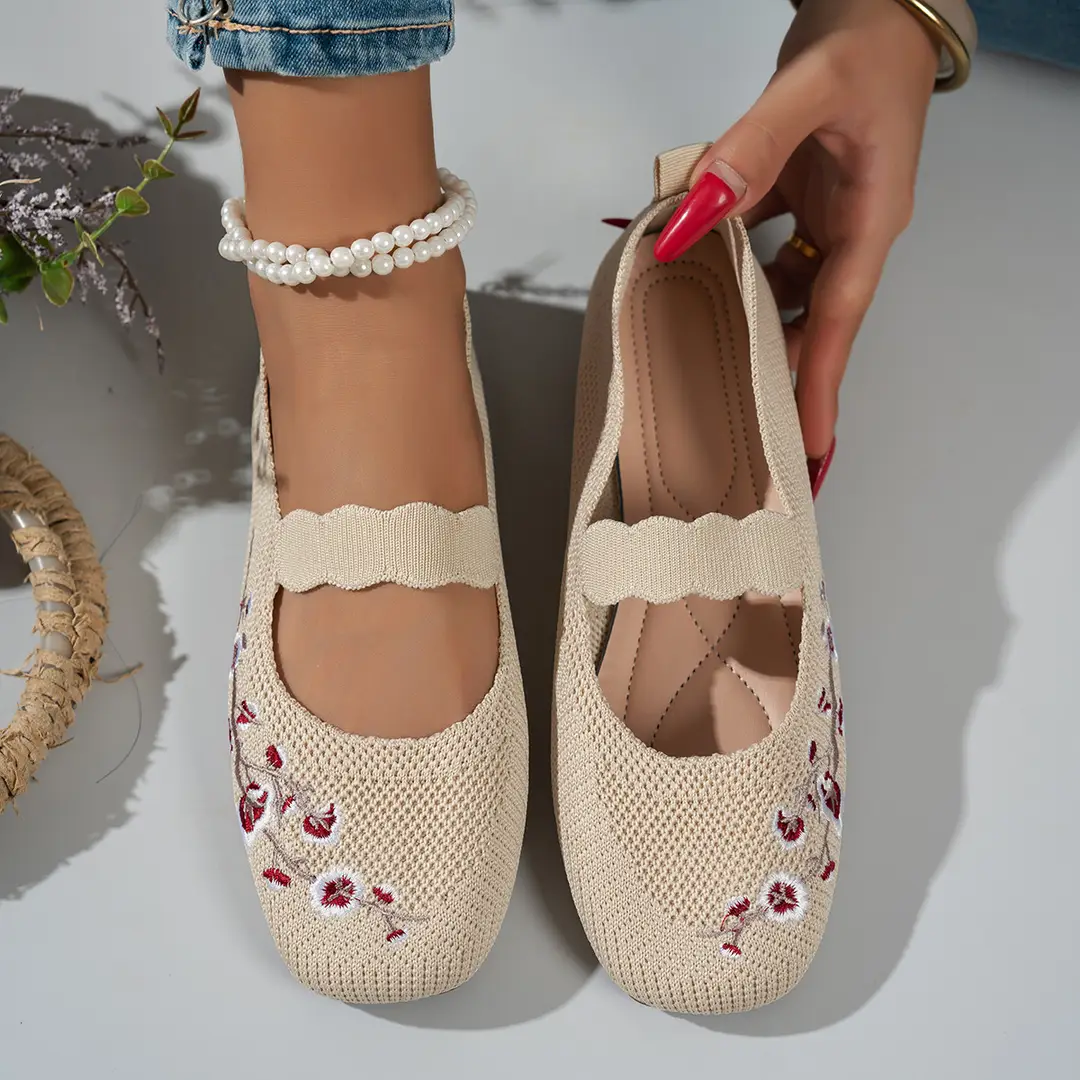 2025 Summer New European and American Export Large Size Round Toe Fly Woven Embroidered Fashion Lazy Slip-On Casual Shoes for Women - Image 5