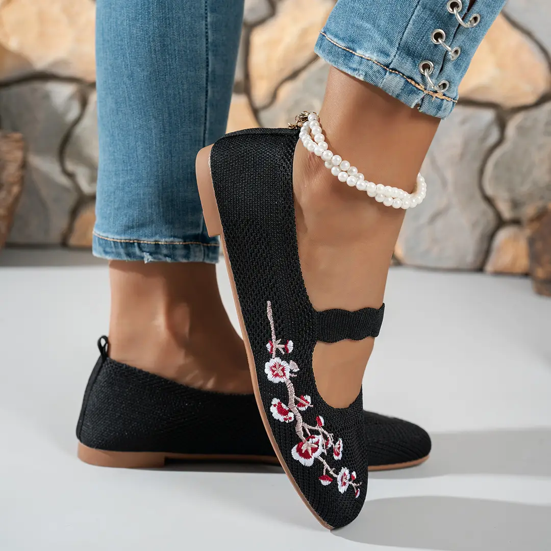 2025 Summer New European and American Export Large Size Round Toe Fly Woven Embroidered Fashion Lazy Slip-On Casual Shoes for Women — feature 3