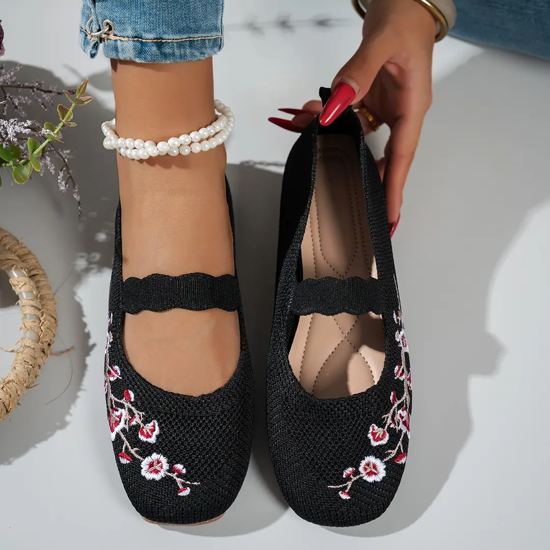 2025 Summer New European and American Export Large Size Round Toe Fly Woven Embroidered Fashion Lazy Slip-On Casual Shoes for Women — feature 4