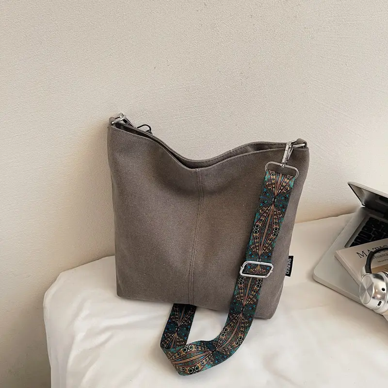 Women's Retro Patterned Shoulder Bag 2025 Autumn