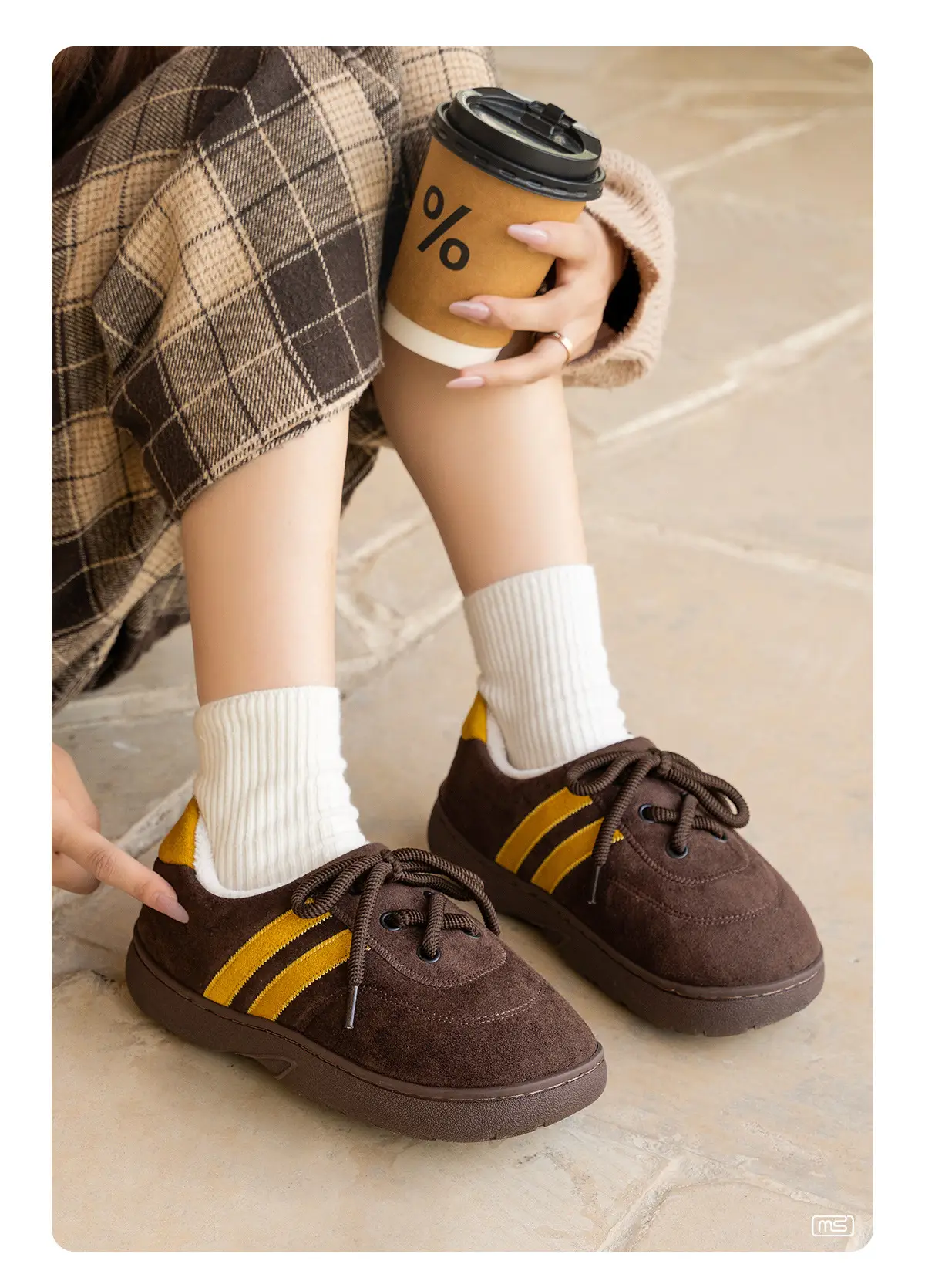 Women Fleece Lined Black Sneakers for Winter Outdoor Wear — feature 7
