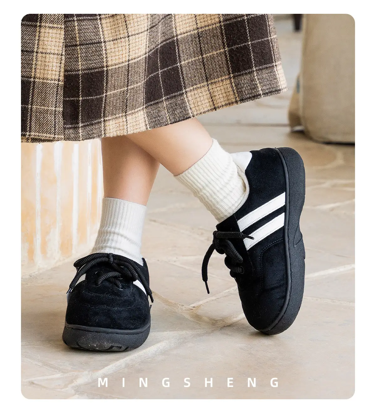 Women Fleece Lined Black Sneakers for Winter Outdoor Wear — feature 9