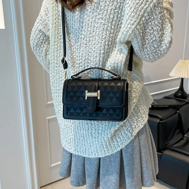 Women's Black White Contrast Textured Shoulder Bag 2025 - Image 8