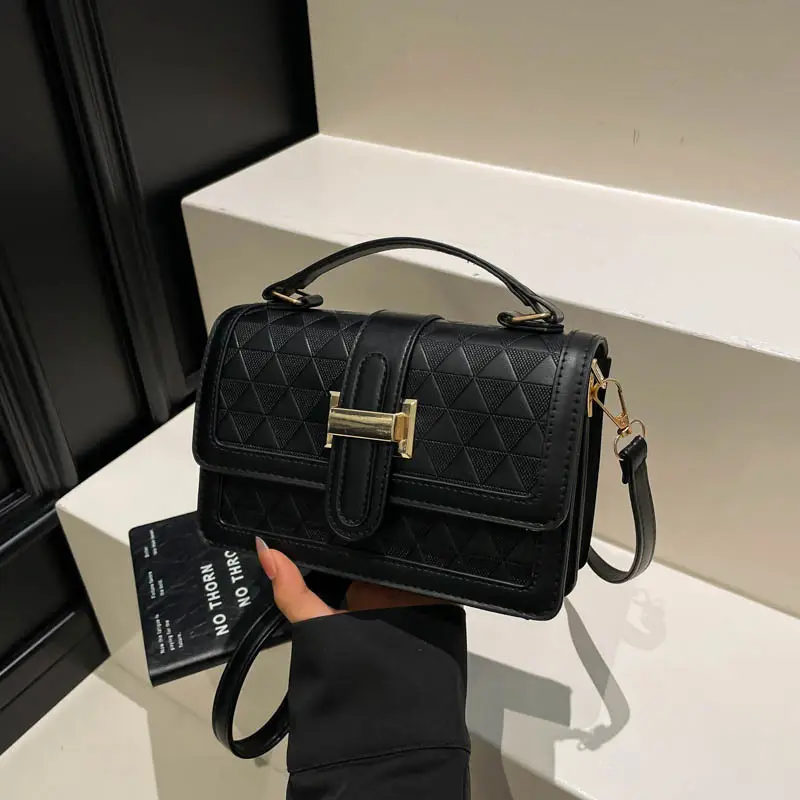 Women's Black White Contrast Textured Shoulder Bag 2025 - Image 3