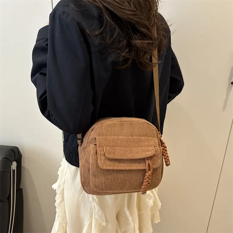 Trendy White Crossbody Bag for Women 2025 - Image 7