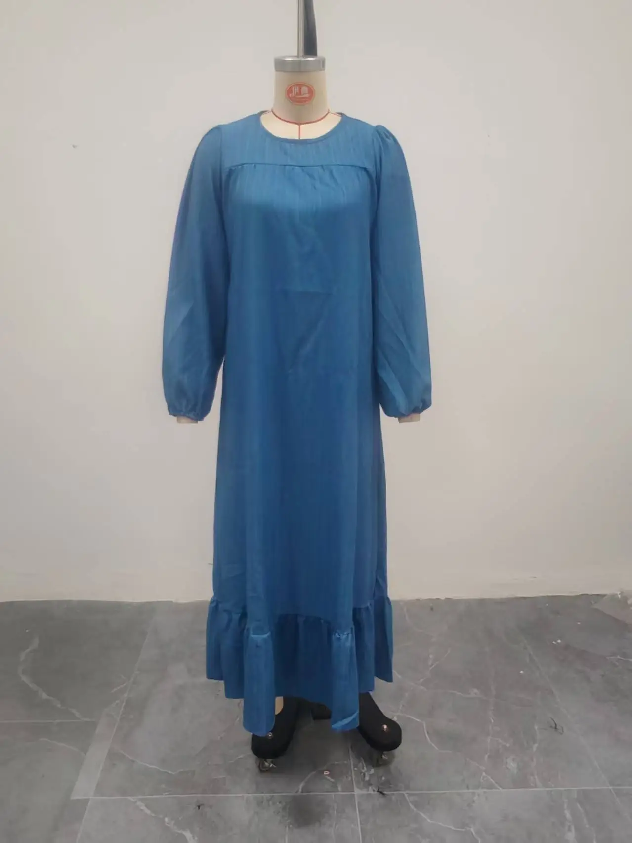Muslim Women's White Long Robe with Ruffled Hem — feature 30