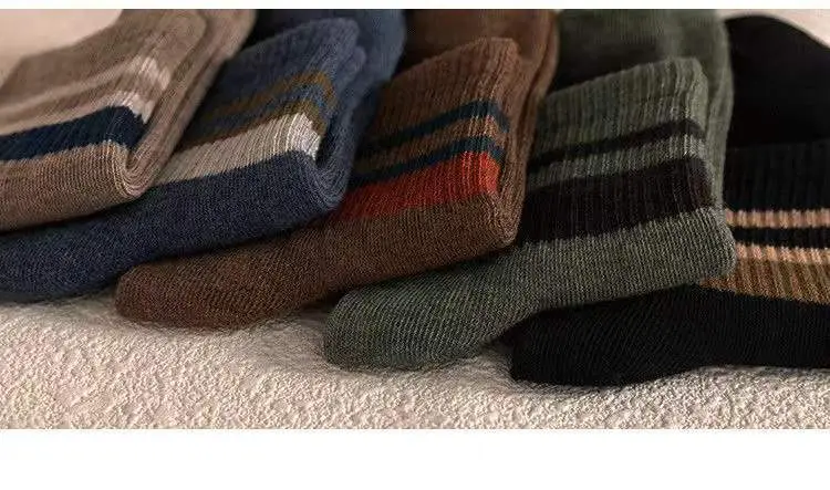 Men's Socks for Autumn and Winter, Warm Mid-Calf Socks, Retro Two-Bar Sports Socks, Sweat-Absorbent and Breathable, Trendy Men's Socks — feature 3