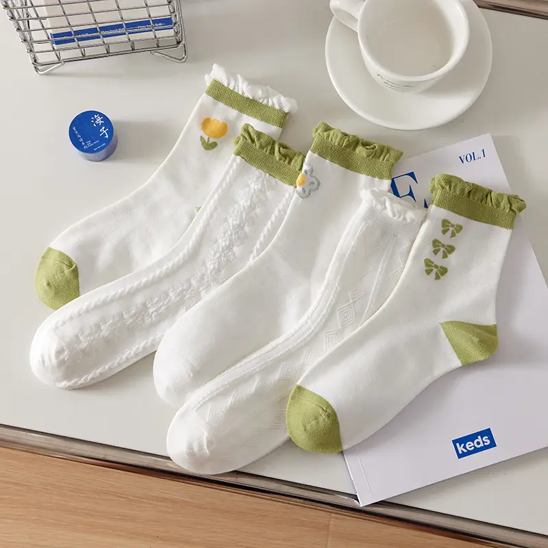 Men's Socks for Autumn and Winter, Warm Mid-Calf Socks, Retro Two-Bar Sports Socks, Sweat-Absorbent and Breathable, Trendy Men's Socks