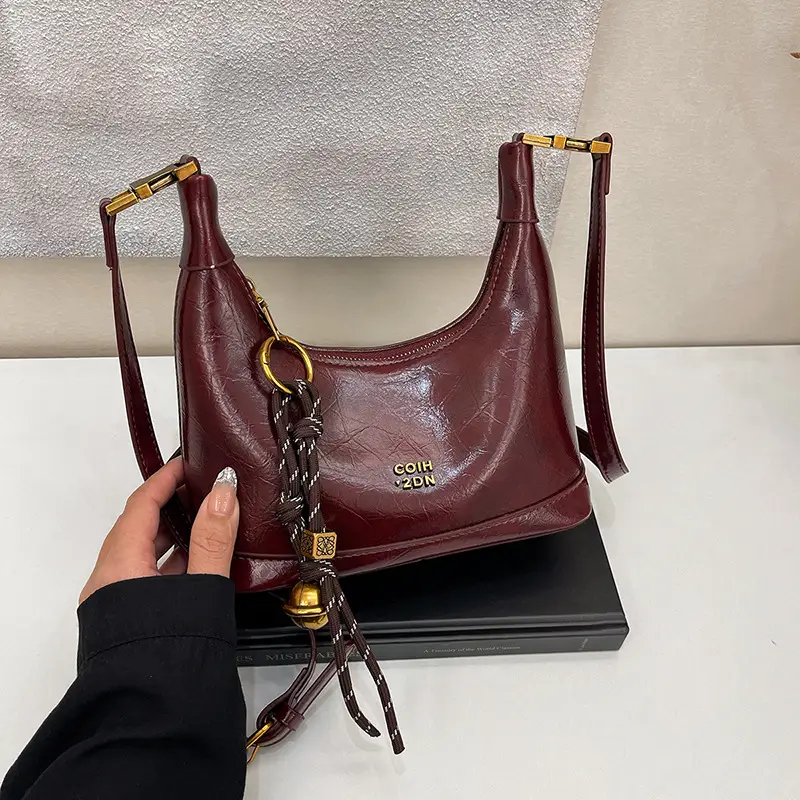 Black Leather Shoulder Bag with Gold Plated Handles - Image 7