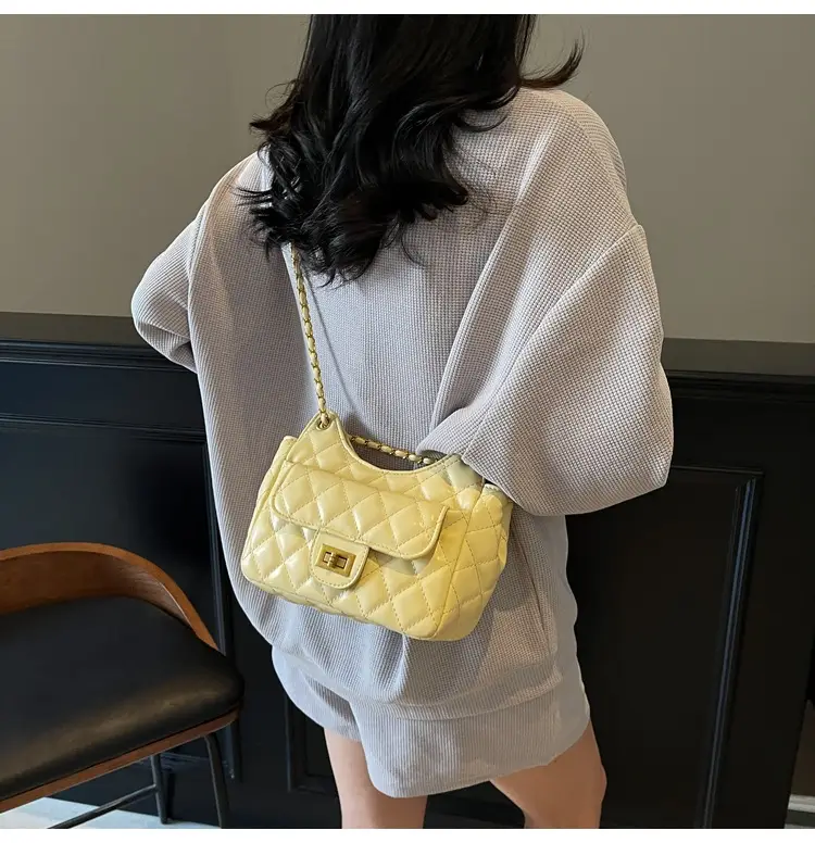 White Rhombus Chain Bag for Women 2026 — feature 12