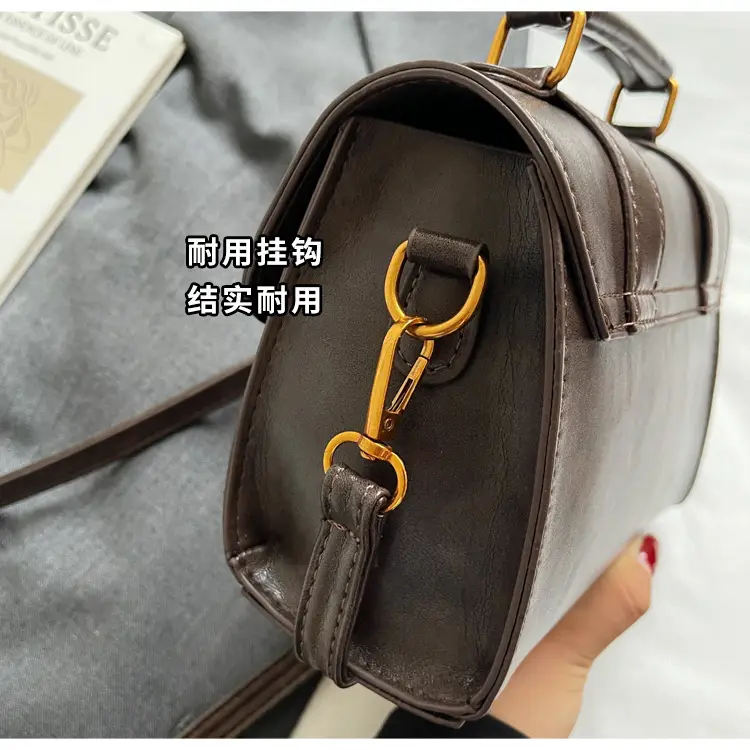Retro Brown Women's Tassel Shoulder Bag Leather — feature 6