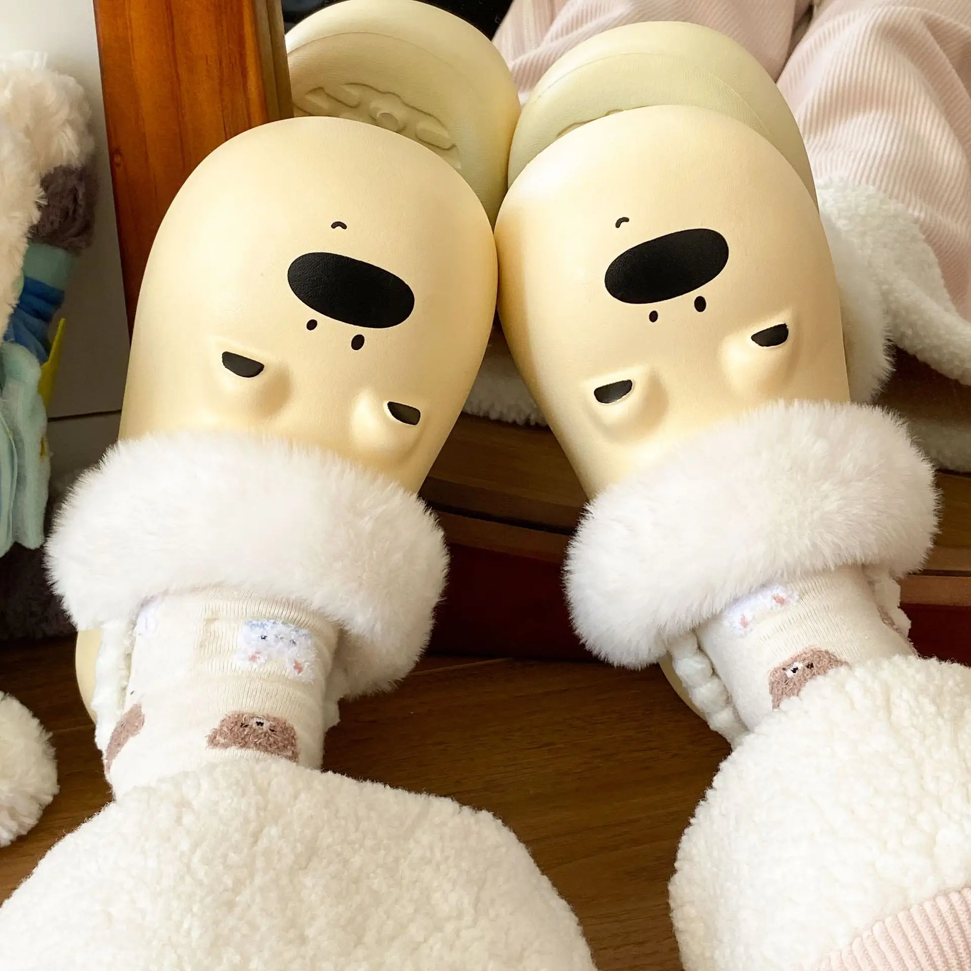 Winter Cat Design Soft Slippers for Women - Image 2