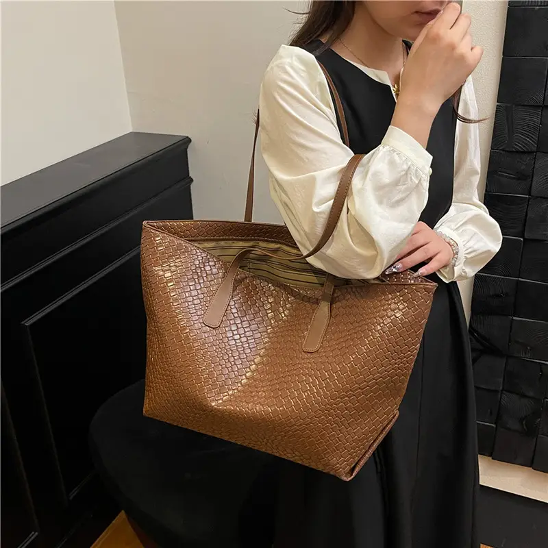 Women's Brown Crocodile Texture Shoulder Bag Large Capacity