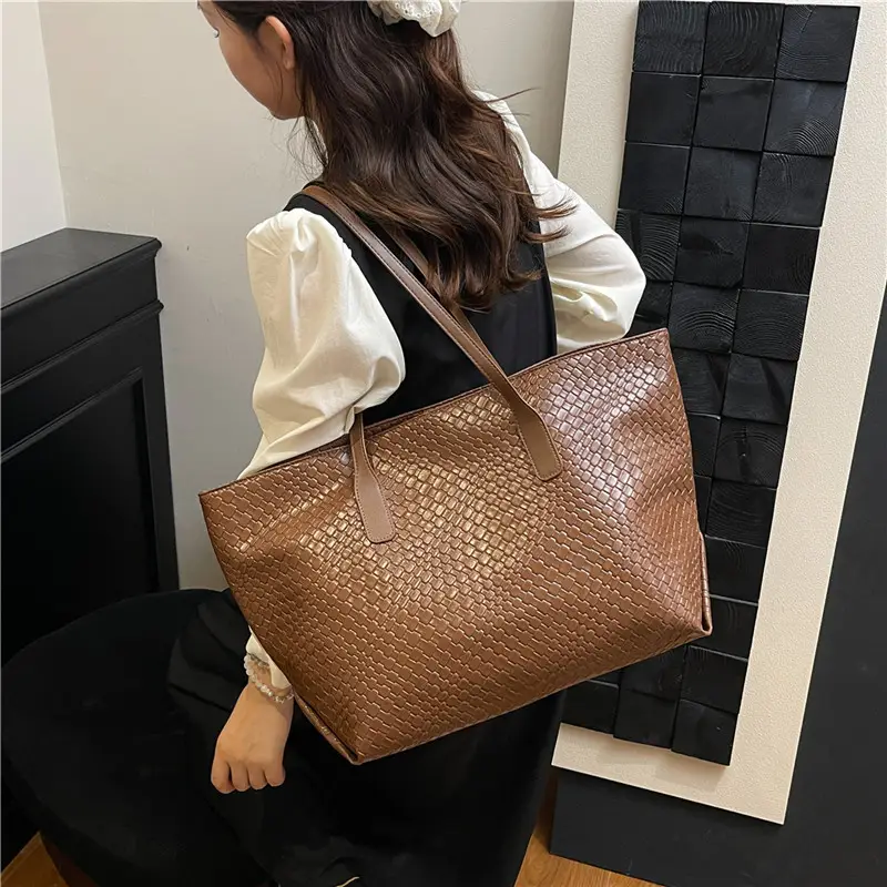 Women's Brown Crocodile Texture Shoulder Bag Large Capacity