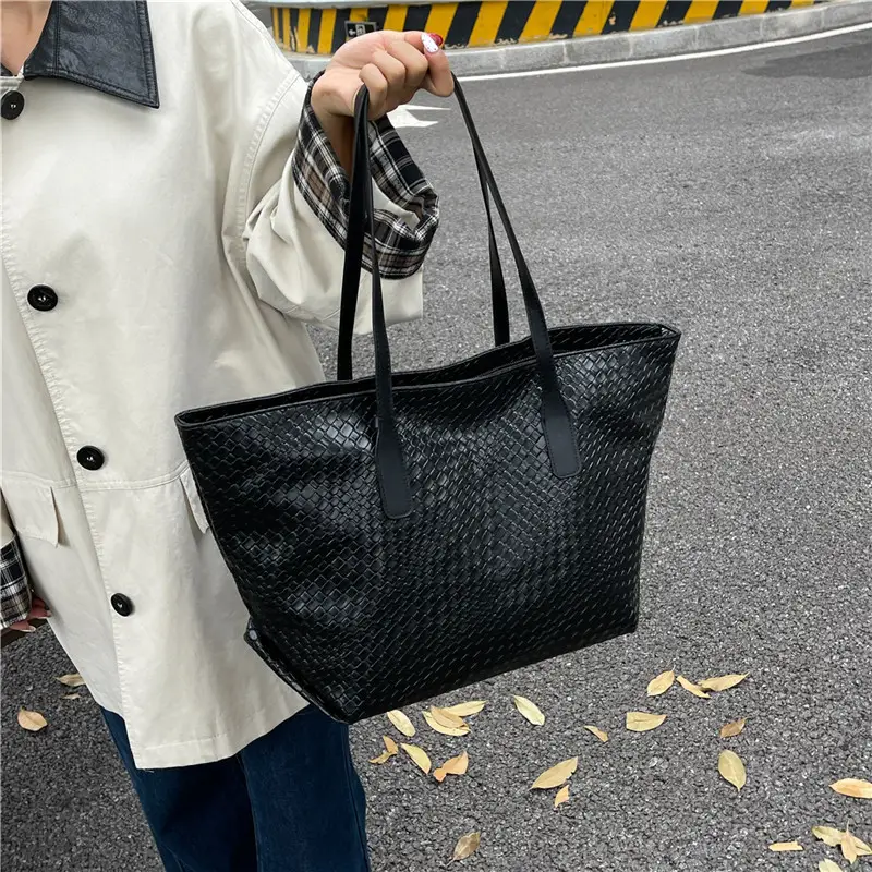 Women's Brown Crocodile Texture Shoulder Bag Large Capacity