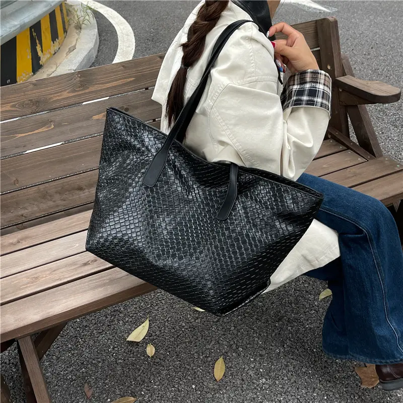 Women's Brown Crocodile Texture Shoulder Bag Large Capacity