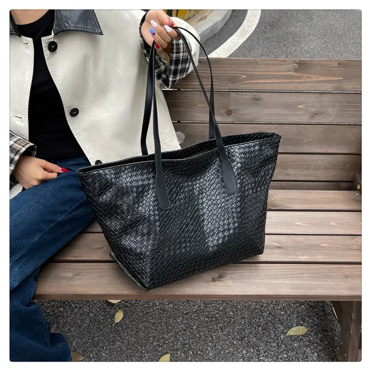 Women's Brown Crocodile Texture Shoulder Bag Large Capacity — feature 12