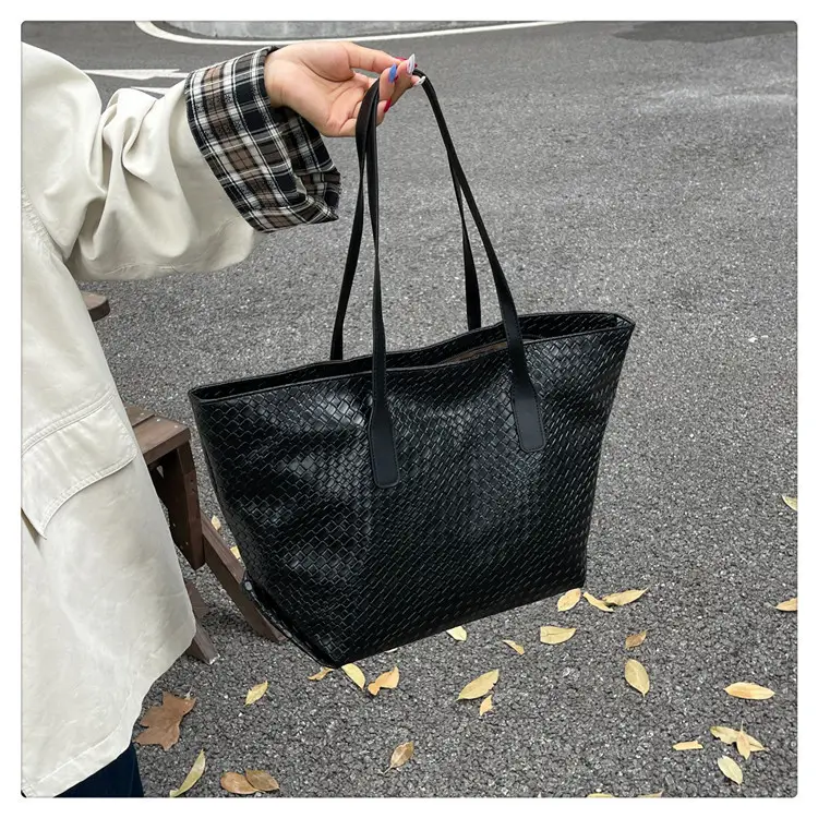 Women's Brown Crocodile Texture Shoulder Bag Large Capacity — feature 16