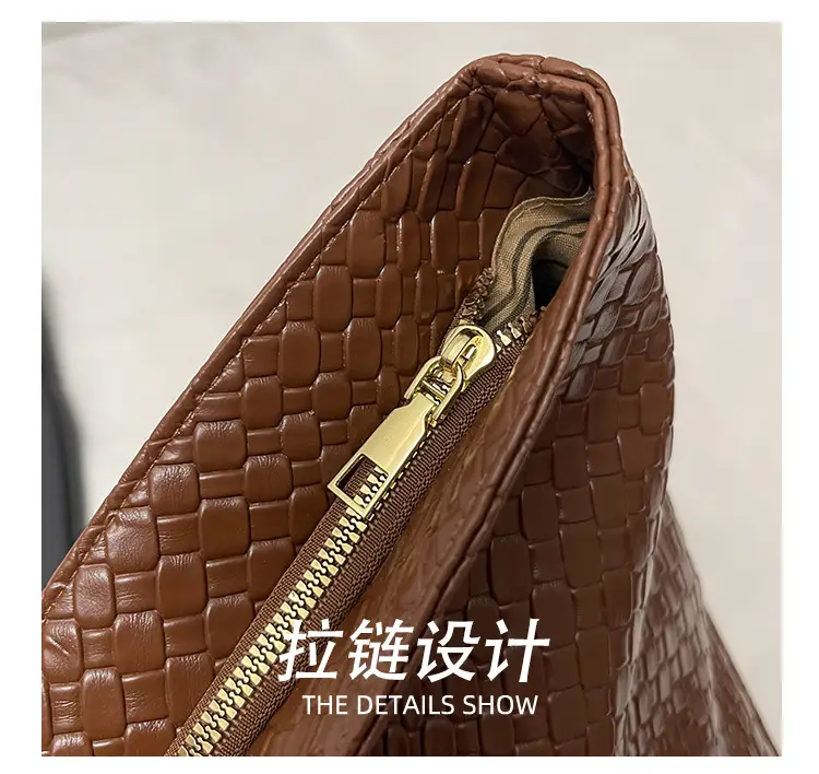 Women's Brown Crocodile Texture Shoulder Bag Large Capacity — feature 6
