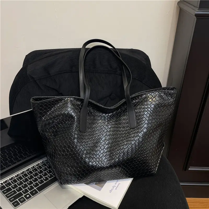 Women's Brown Crocodile Texture Shoulder Bag Large Capacity