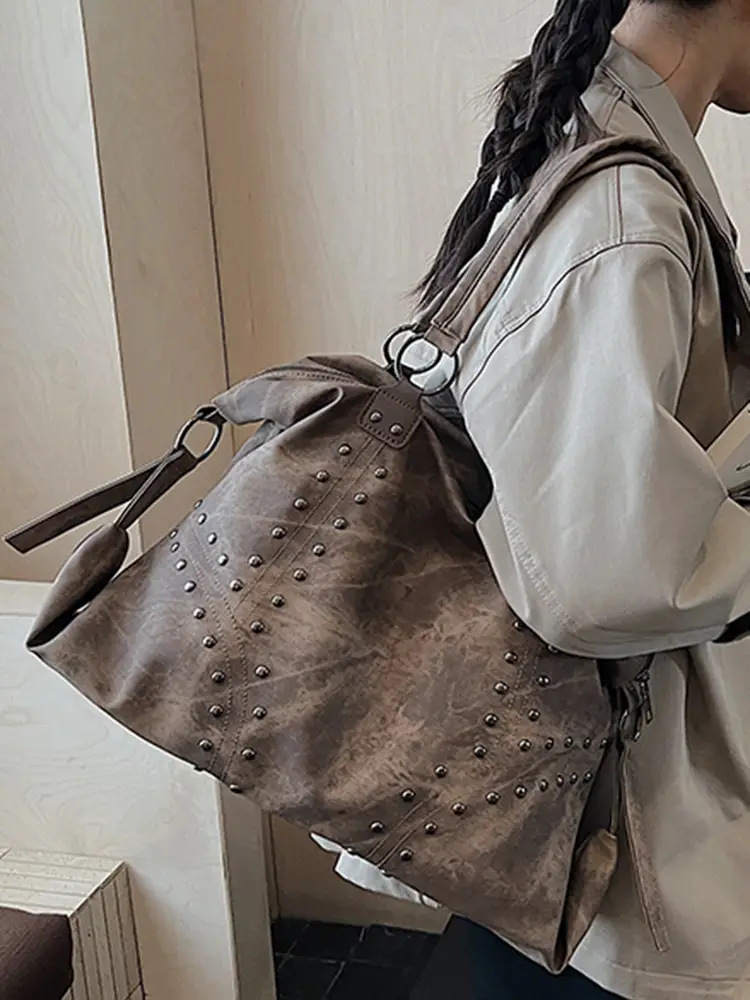 2025 Women's Rivet Shoulder Bag Large Capacity Brown