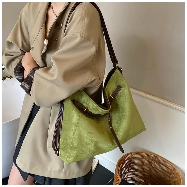 Women Large Capacity Retro Shoulder Bag Brown Leather — feature 11