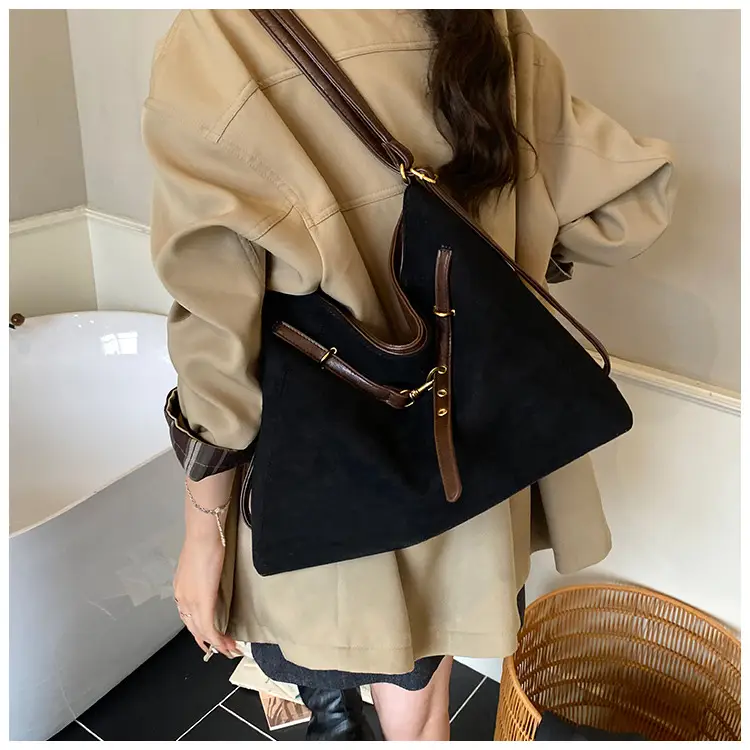 Women Large Capacity Retro Shoulder Bag Brown Leather — feature 15