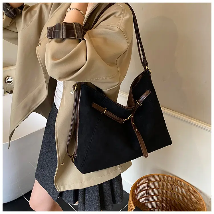Women Large Capacity Retro Shoulder Bag Brown Leather — feature 16