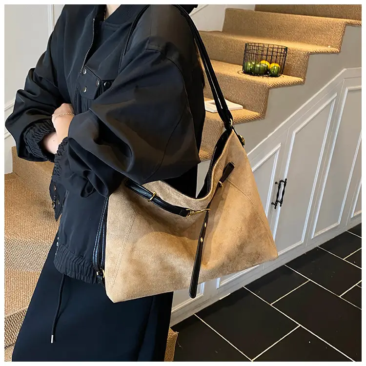 Women Large Capacity Retro Shoulder Bag Brown Leather — feature 19