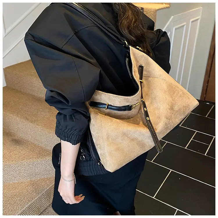 Women Large Capacity Retro Shoulder Bag Brown Leather — feature 20