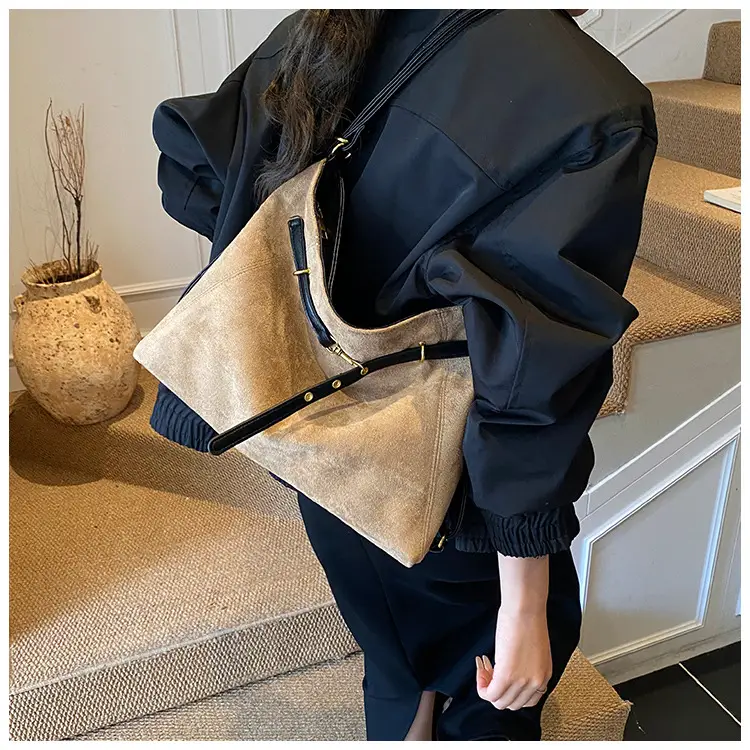 Women Large Capacity Retro Shoulder Bag Brown Leather — feature 22