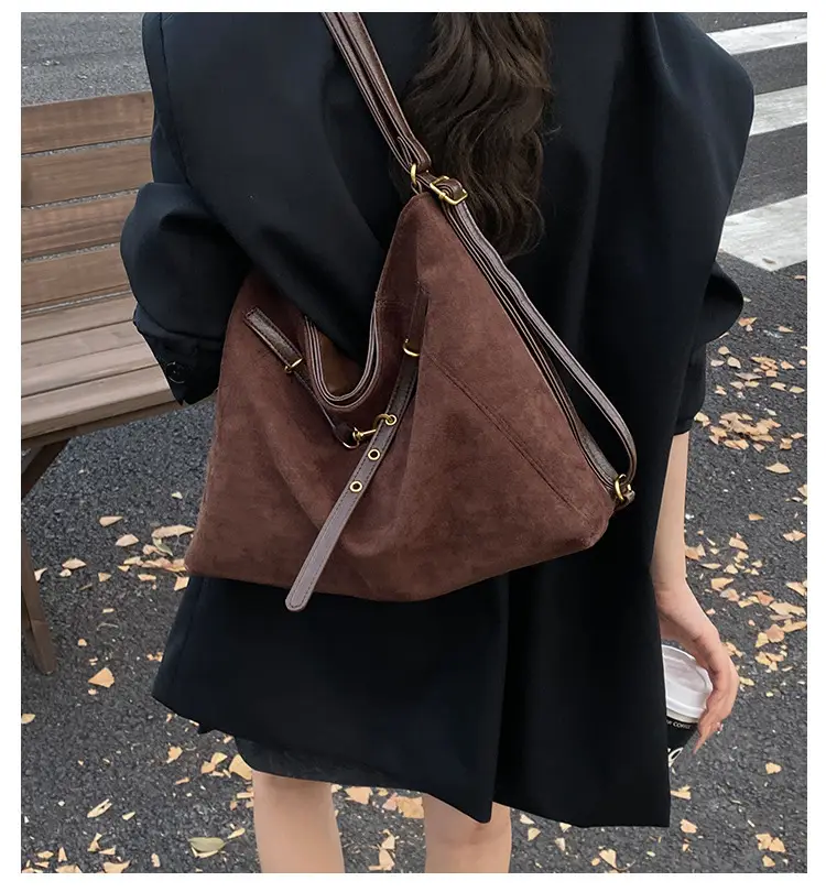 Women Large Capacity Retro Shoulder Bag Brown Leather — feature 3