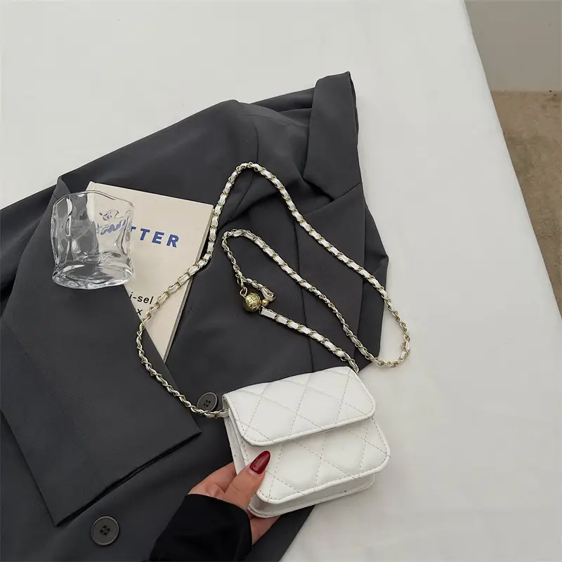 Retro Diamond Chain Shoulder Bag Gold White Red Black - Image 3