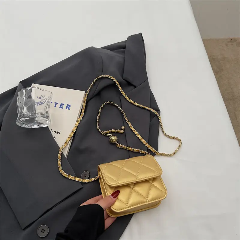 Retro Diamond Chain Shoulder Bag Gold White Red Black - Image 4