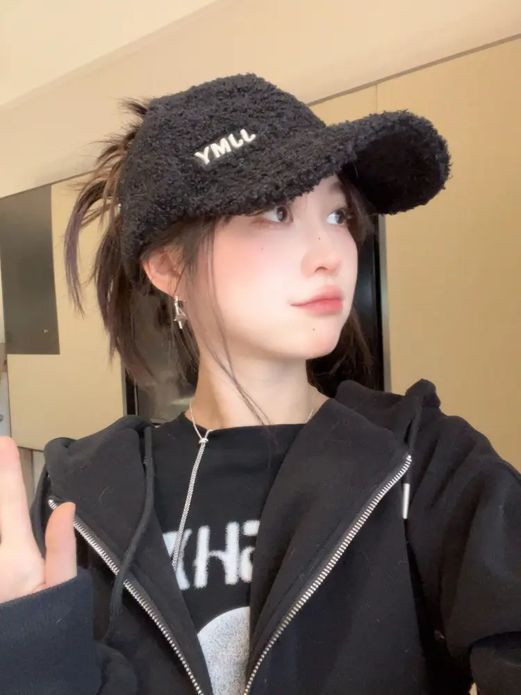 Women's 2025 Duckbill Cap with Detachable Plush Earmuffs — feature 11
